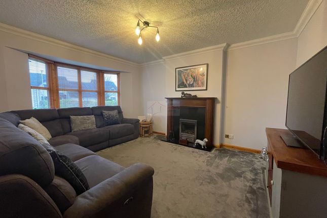 72 Knockomie Gardens, Forres photo 2