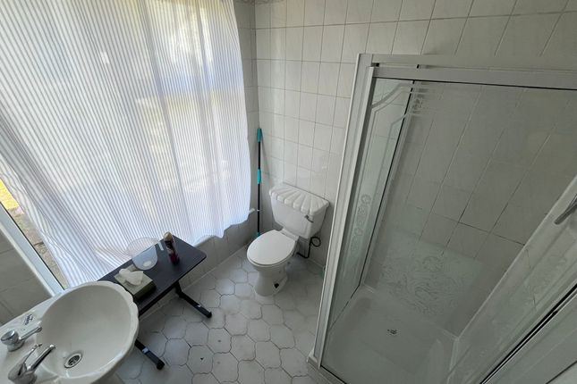 14, Southend Road, Grays photo 3