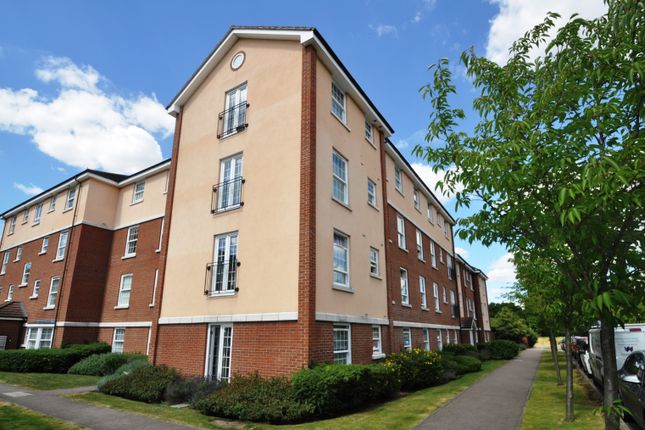 Flat to rent in Merrifield Court, Welwyn Garden City