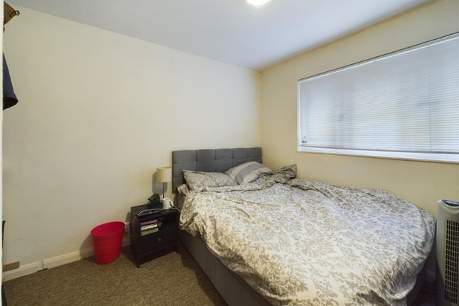 5, Muirfield Close, Ifield West photo 4