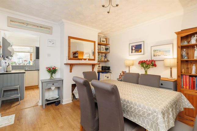 35, Church Road, Gurnard photo 4