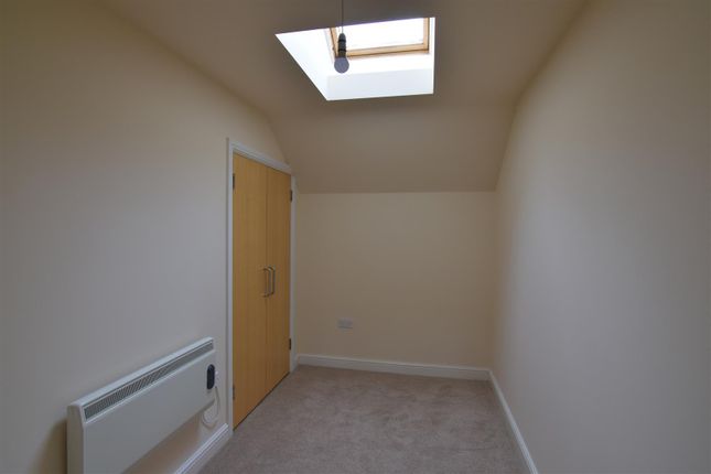 Woodville Court, Warwick photo 5