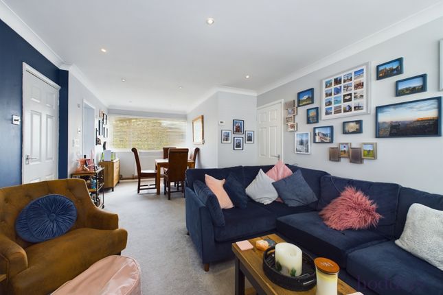 18, Hazelbank Court, Chertsey photo 2