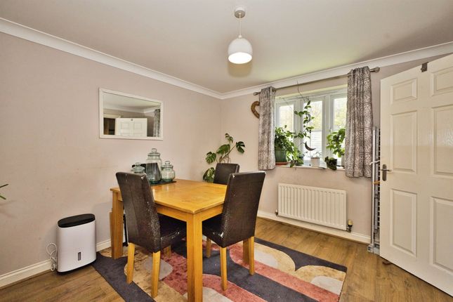 20, Vincent Way, MARTOCK photo 2