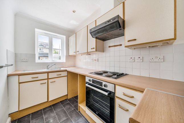 22 Lodge Drive, Weyhill, Andover photo 4