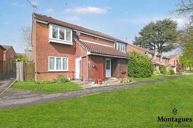 Thumbnail Maisonette for sale in Wellington Road, North Weald