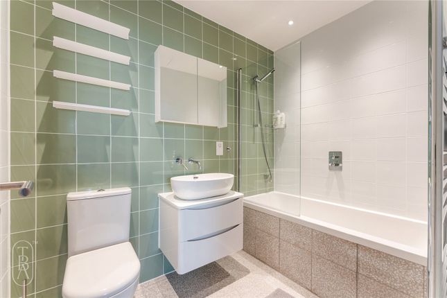 Flat for sale in Helmsley Place, London