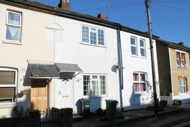 2 bed terraced house to rent in Lyndale Road, Redhill RH1
