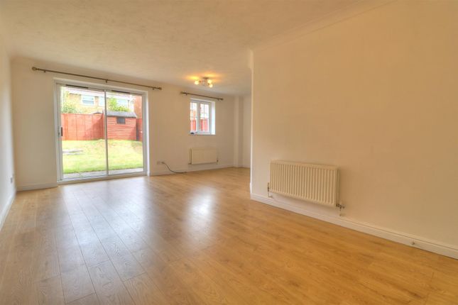 22, Wild Arum Way, Chandler's Ford photo 2