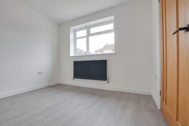 25 Hylion Road, Leicester photo 4