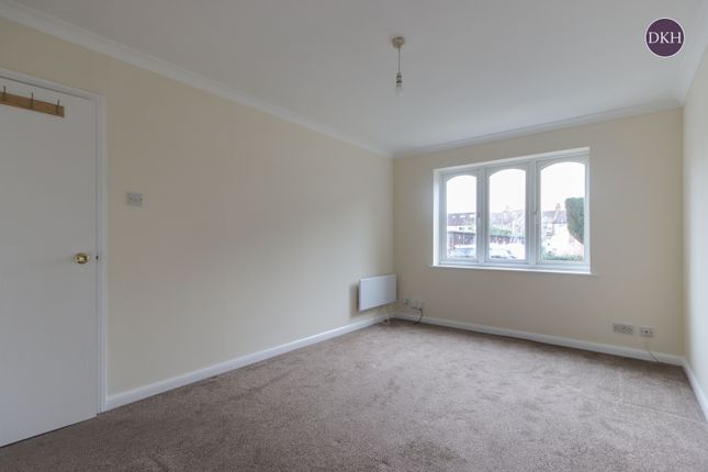 3 Sovereign Court,, Kings Avenue, Hertfordshire photo 4