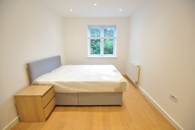 Flat D, Hodford Road, London photo 3