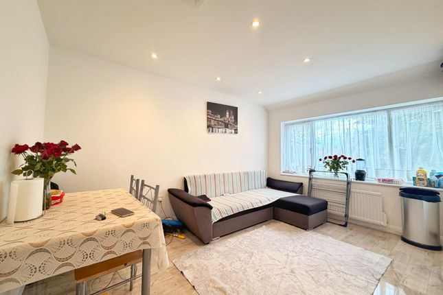 2, Vicarage Farm Road, Hounslow photo 4