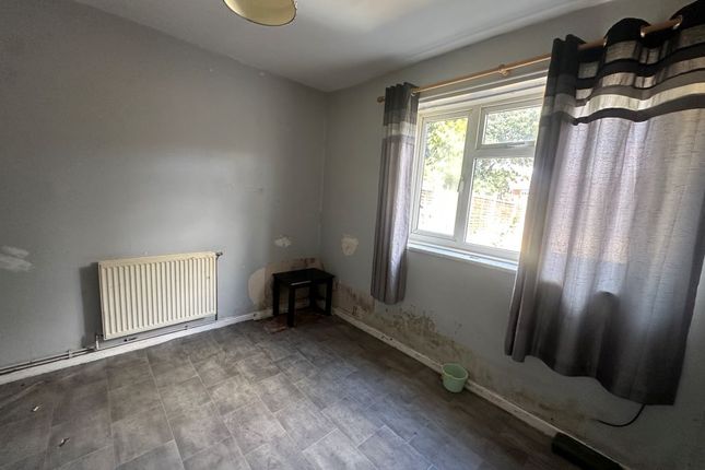 26, Oval Road, Tipton photo 3