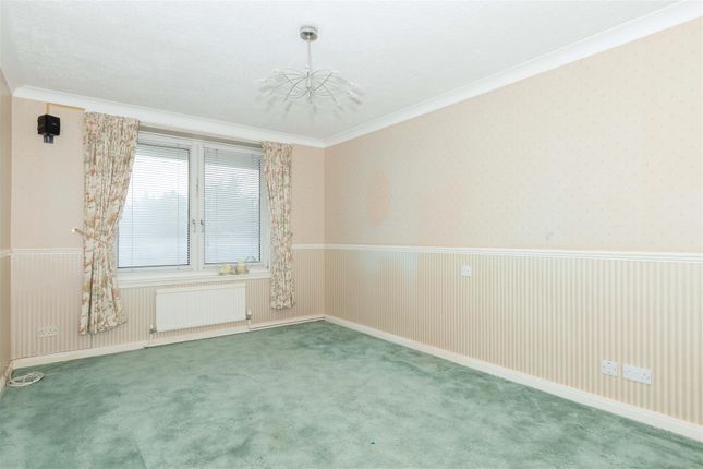 Flat for sale in West Parade, Worthing