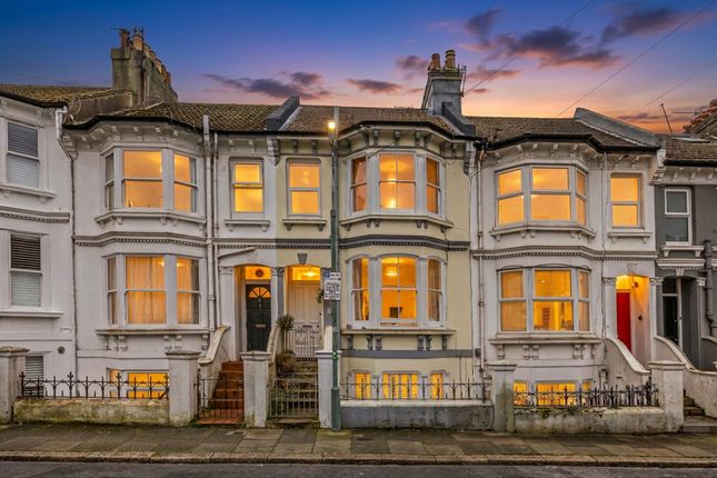 1-bed flat on 8a Cowper Street, Hove, £284,000