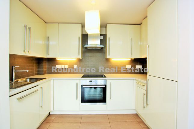 Flat to rent in Brent Street, Hendon