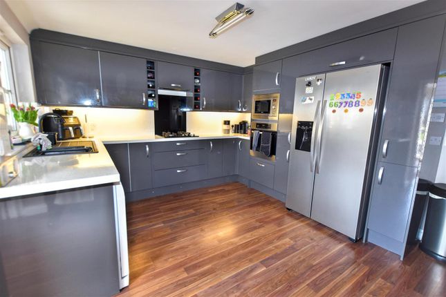 4, Heathfield Gardens, Redruth photo 4