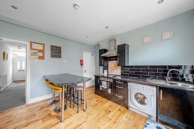 48 Richmond Mount, Leeds photo 2