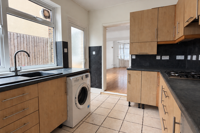 22, Holly Road, Enfield photo 3
