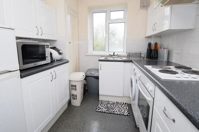 Flat 31, Bushey Court, Bushey Road, Raynes Park photo 3