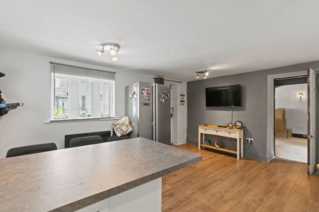 5 Station Road, Bradford photo 5