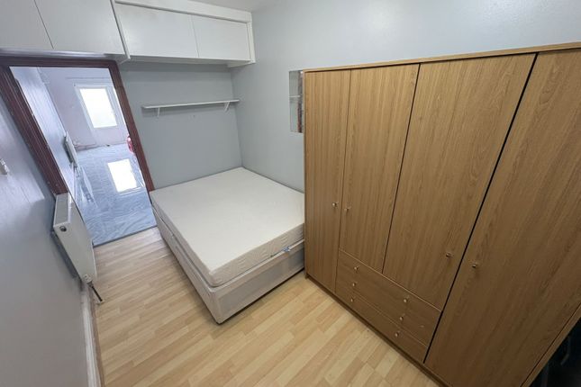 8, Carnanton Road, London photo 4