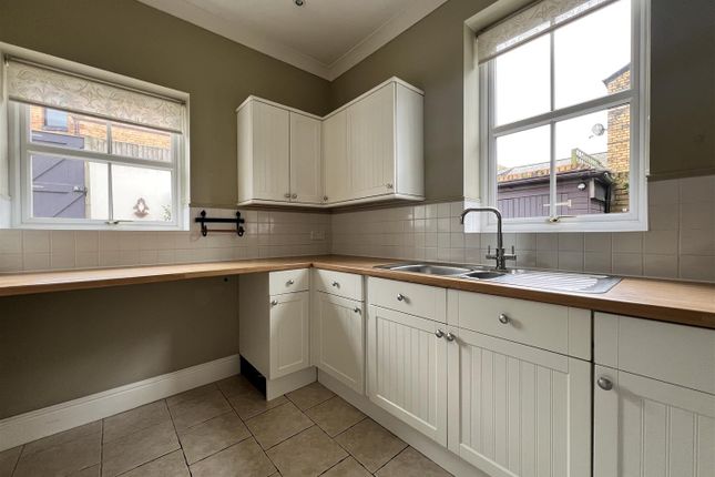 Maisonette to rent in Trinity Road, Scarborough