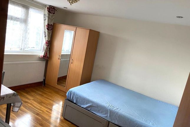 Thumbnail Room to rent in Stainforth Road, Ilford