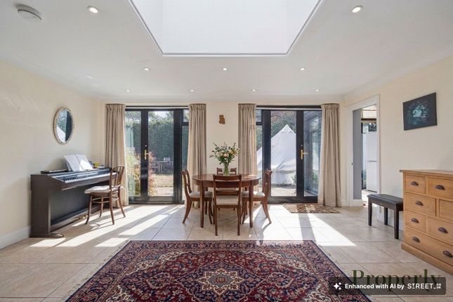 72 Hardy Road, London photo 4
