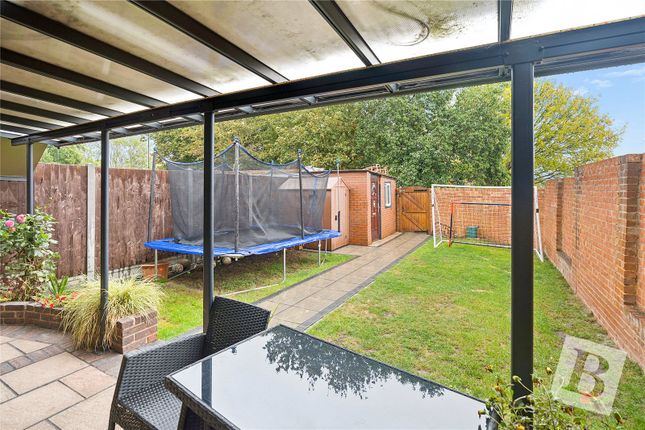 6, Clover Close, Essex photo 4
