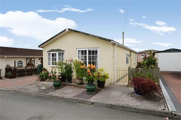 Mobile/park home for sale in The Avenue, Buckingham Orchard, Chudleigh Knighton, Chudleigh, Devon.