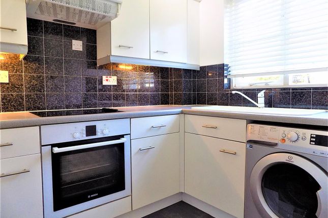 22, Lyndsey Close, Farnborough photo 2