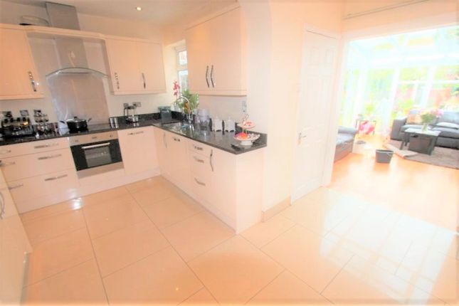 Single Room, 3, Rowantree Close, London photo 2