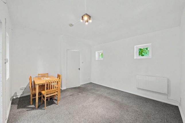 2, Cedar Place, Charlton photo 3