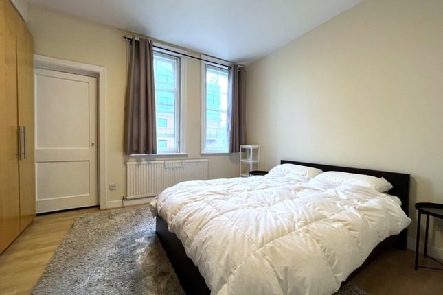 Flat to rent in Hanover Gate Mansions, Park Road, Regents Park
