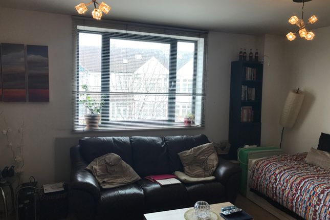 Flat 7 , Parham Drive, Ilford photo 4