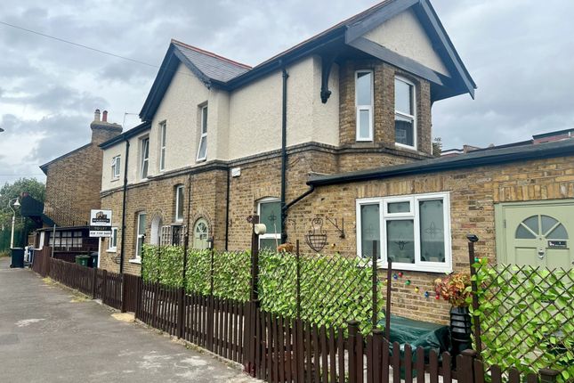 A Charming Semi-Detached House With Traditional Br...