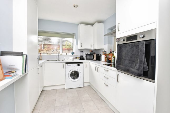 12, Oaktree Close, Devon photo 4