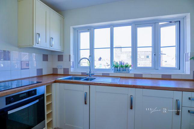 4, John Wiskar Drive, Cranleigh photo 4