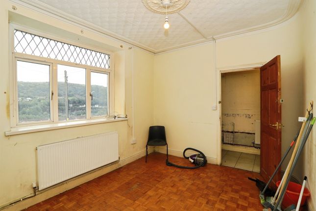4, St. Michaels Avenue, PONTYPRIDD photo 3