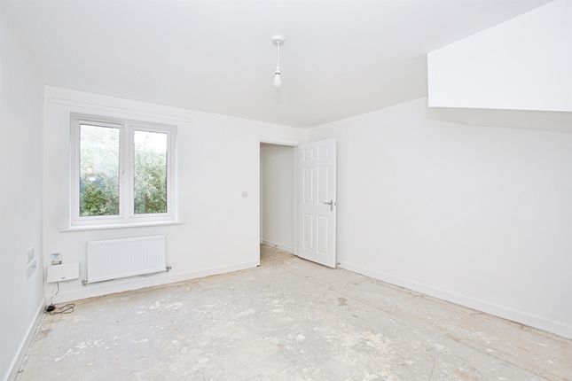 4, Pipit Way, Yeovil photo 2