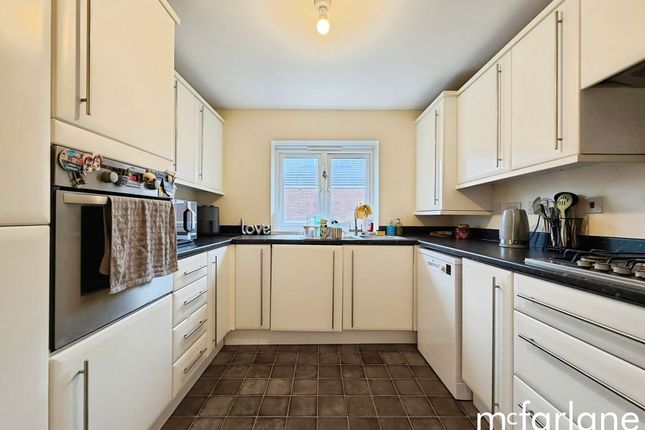 11 Red Lodge Close, Swindon photo 5