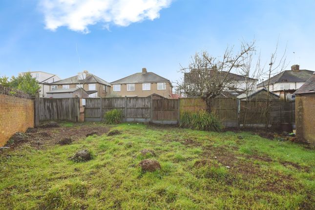 42, Edwards Way, Brentwood photo 3