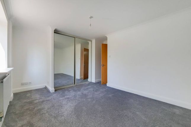 Flat to rent in Caraway Heights, Canary Wharf, London