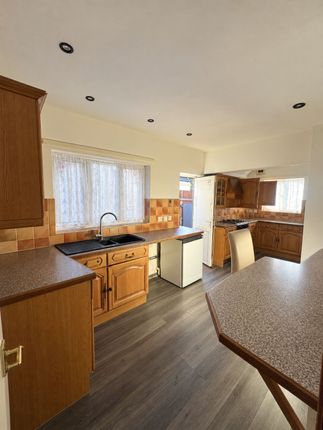 45 King Charles Avenue, Walsall photo 4