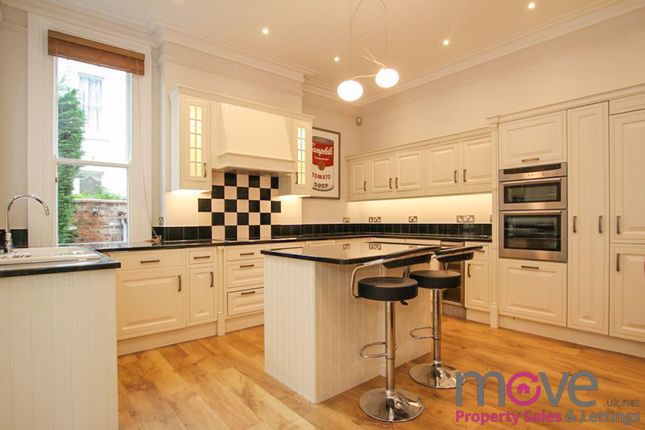 32 Sydenham Road North, Cheltenham photo 2