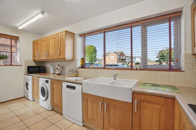 27 Foliat Drive, Wantage photo 4