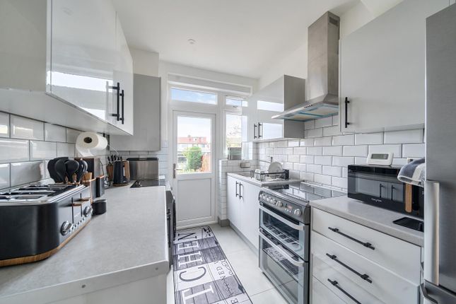 163, Mollison Way, Edgware photo 4