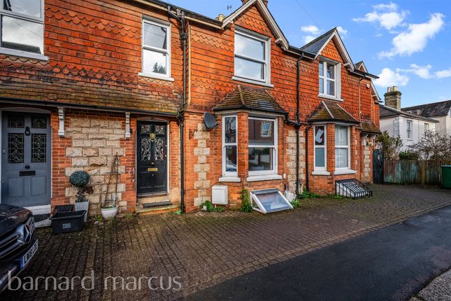 Thumbnail Terraced house for sale in Grovehill Road, Redhill